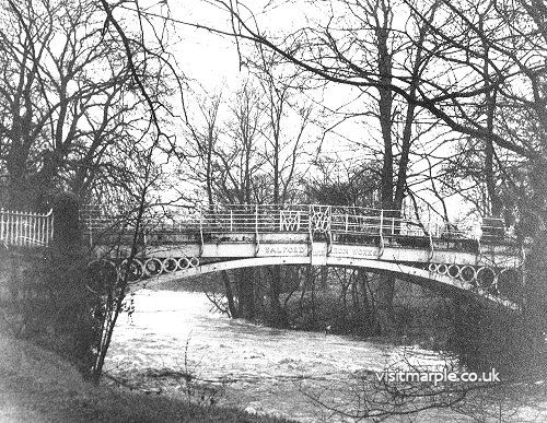 A pre-Bailey Bridge shot of the Iron Bridge in Brabyns Park, date unknown. 