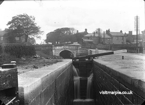 Lock 15 looking up towards Lock 16. The house centre right behind the trees must be 